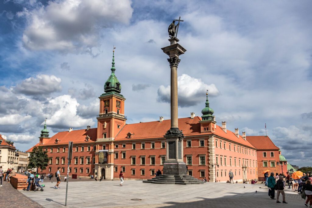 Czy warto wyprowadzić się z Warszawy pod miasto?